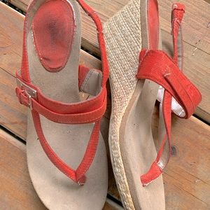 Gorgeous sandals with some hills but very comfortable